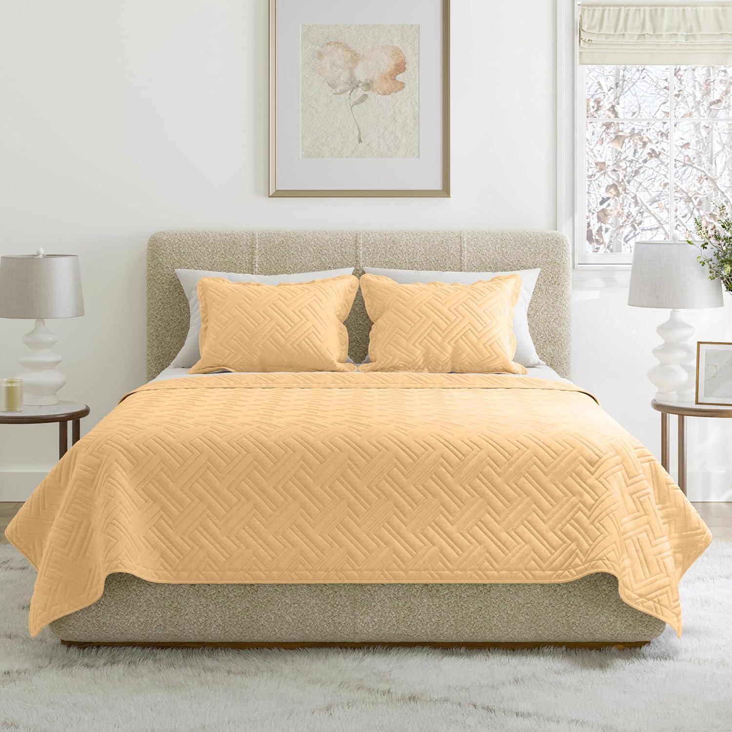 imageLavish Home 3Piece King Quilt Bedding Set Bedspread and 2 King Pillow Shams with Patriotic Star Pattern Lightweight Bed Set for All Seasons Soft Microfiber Coverlet StarsStripesMustard Yellow