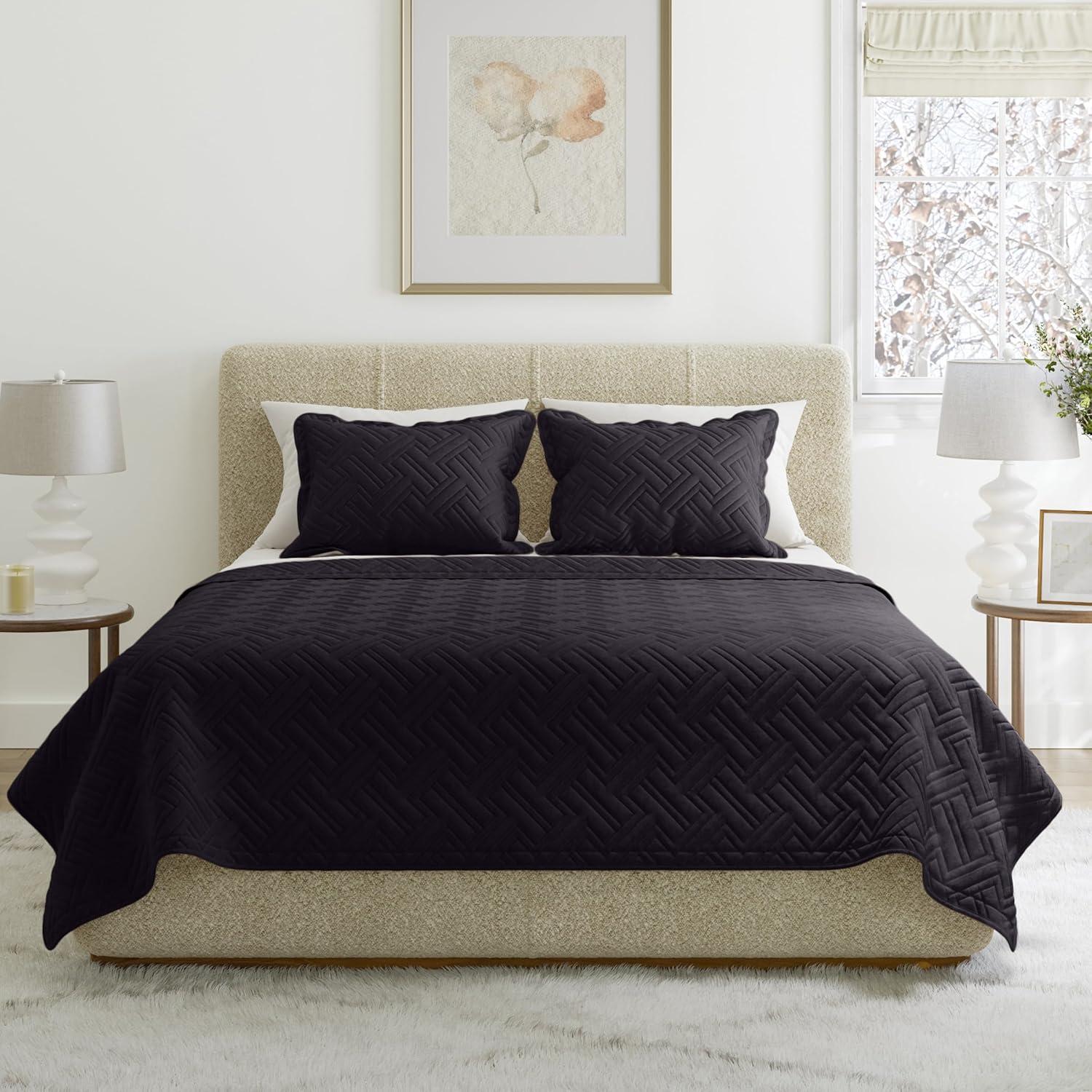 imageLavish Home 3Piece King Quilt Bedding Set Bedspread and 2 King Pillow Shams with Patriotic Star Pattern Lightweight Bed Set for All Seasons Soft Microfiber Coverlet StarsStripesBlack