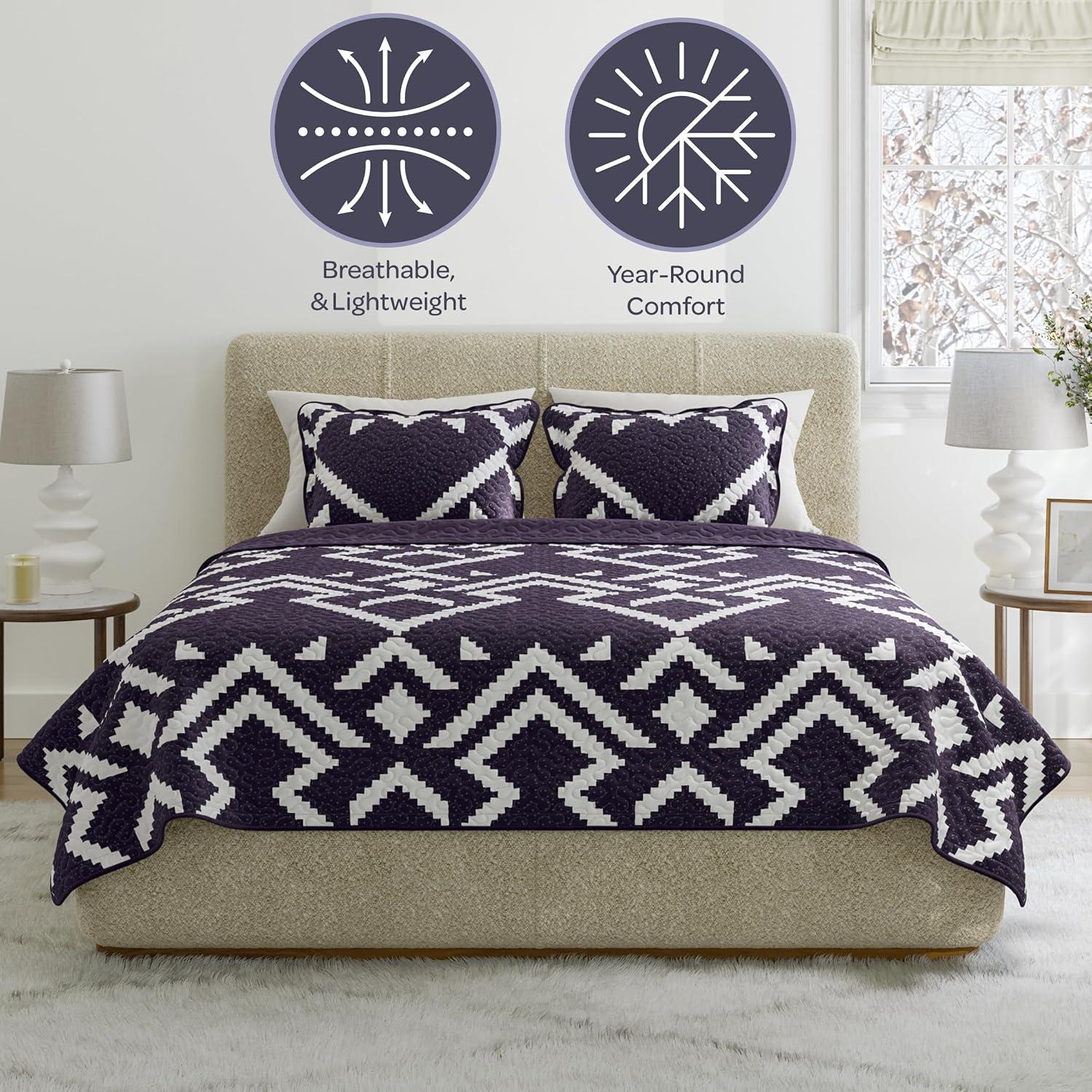 imageLavish Home 3Piece King Quilt Bedding Set Bedspread and 2 King Pillow Shams with Patriotic Star Pattern Lightweight Bed Set for All Seasons Soft Microfiber Coverlet StarsStripesNavy Blue and White
