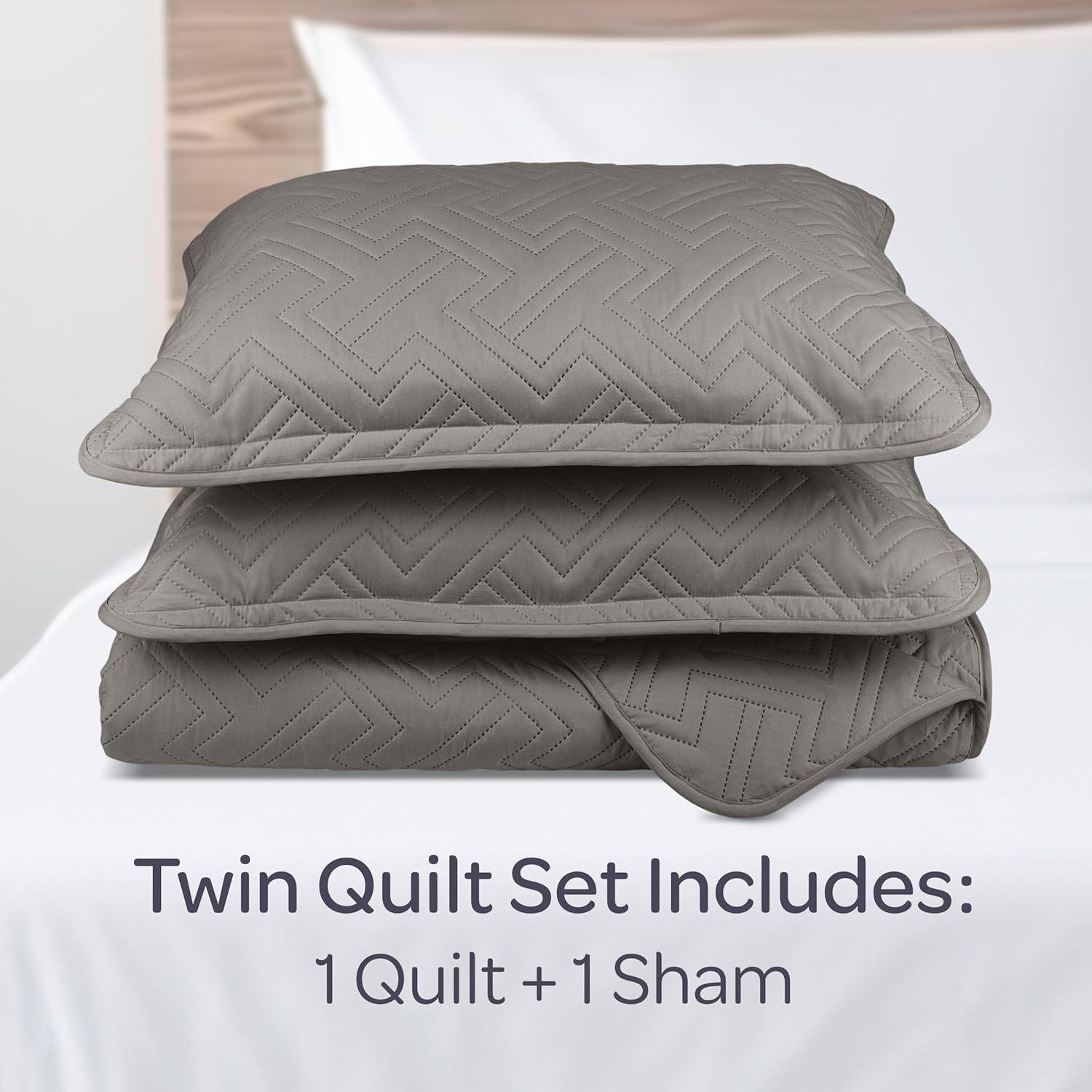 imageLavish Home 3Piece King Quilt Bedding Set Bedspread and 2 King Pillow Shams with Patriotic Star Pattern Lightweight Bed Set for All Seasons Soft Microfiber Coverlet StarsStripesGray