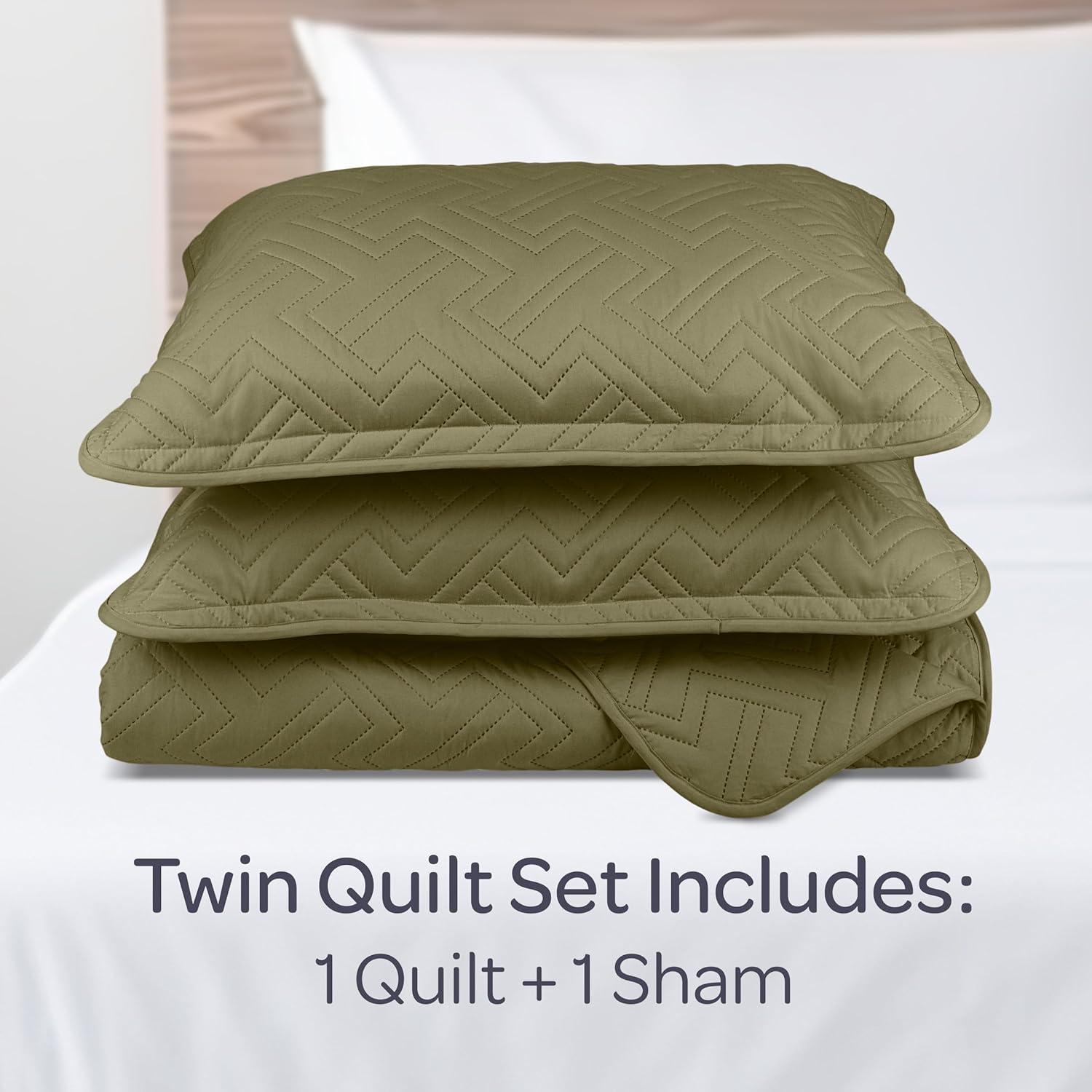 imageLavish Home 3Piece King Quilt Bedding Set Bedspread and 2 King Pillow Shams with Patriotic Star Pattern Lightweight Bed Set for All Seasons Soft Microfiber Coverlet StarsStripesOlive Green