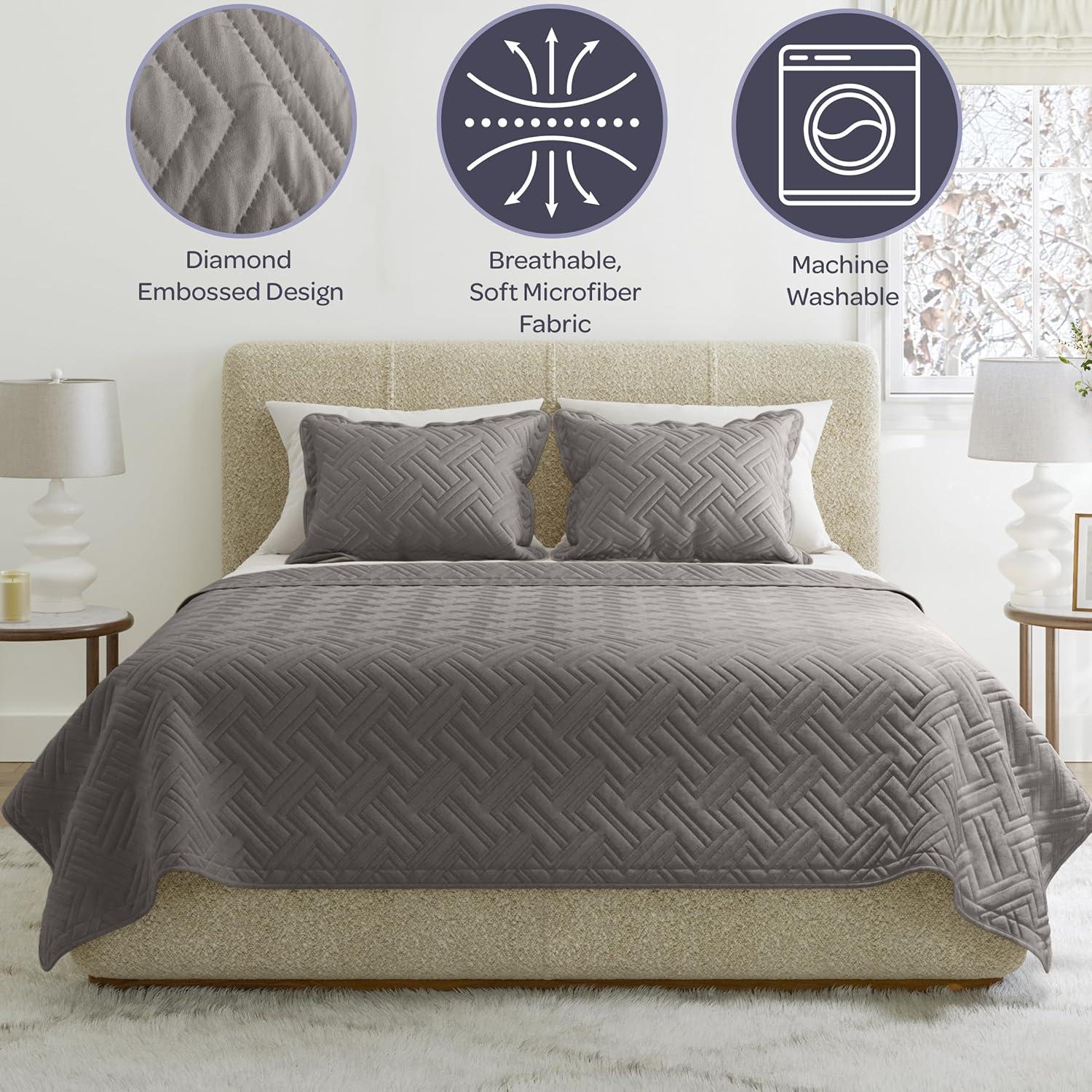imageLavish Home 3Piece King Quilt Bedding Set Bedspread and 2 King Pillow Shams with Patriotic Star Pattern Lightweight Bed Set for All Seasons Soft Microfiber Coverlet StarsStripesGray