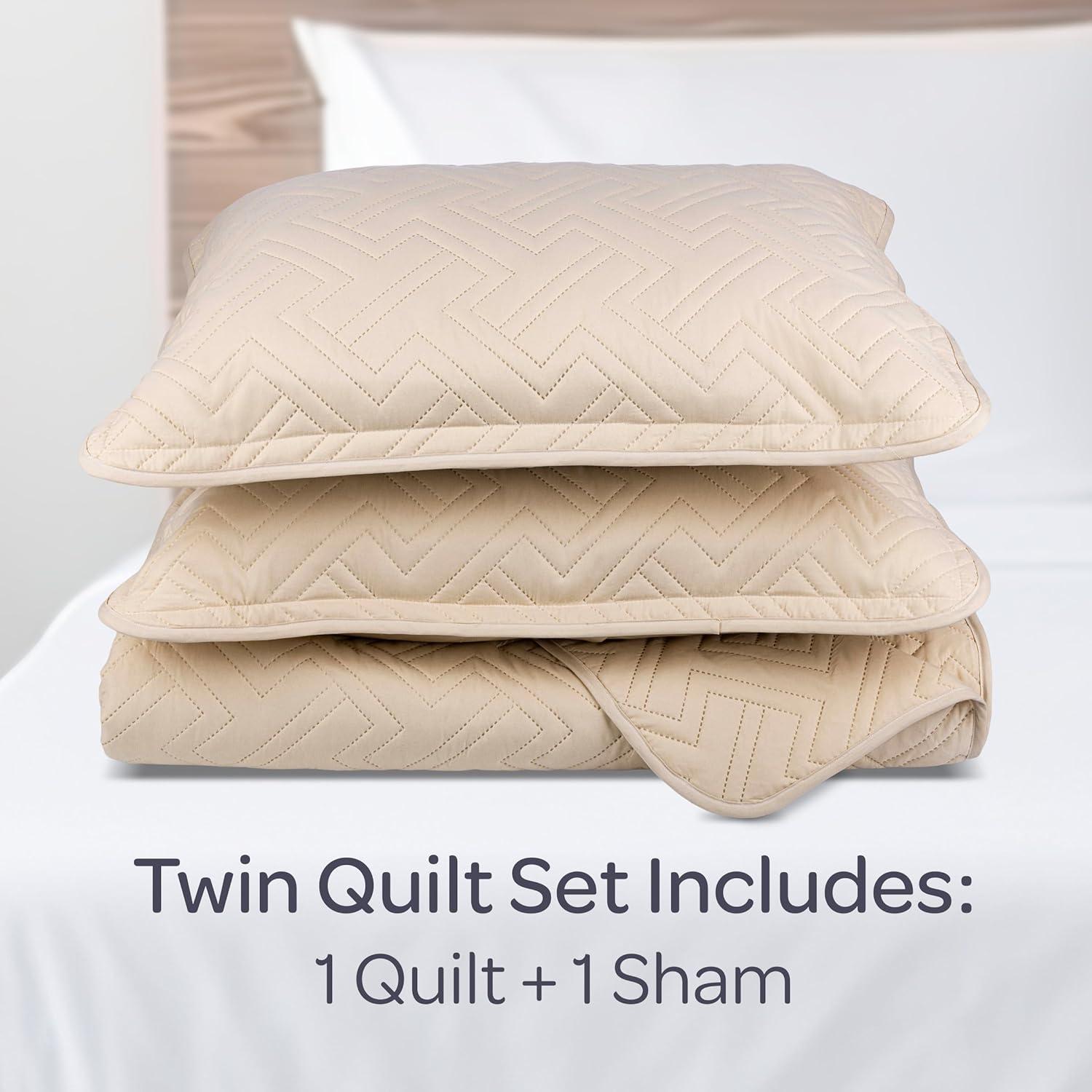 imageLavish Home 3Piece King Quilt Bedding Set Bedspread and 2 King Pillow Shams with Patriotic Star Pattern Lightweight Bed Set for All Seasons Soft Microfiber Coverlet StarsStripesNatural