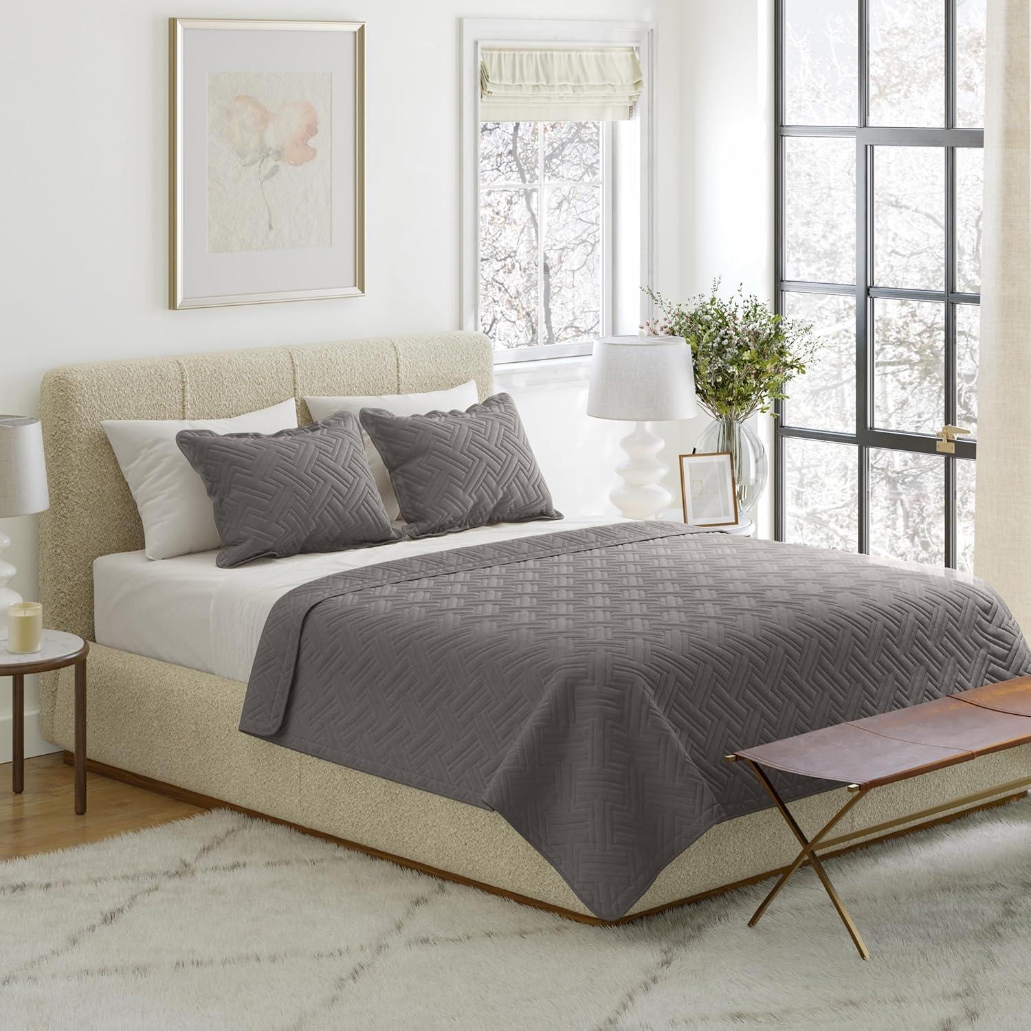 imageLavish Home 3Piece King Quilt Bedding Set Bedspread and 2 King Pillow Shams with Patriotic Star Pattern Lightweight Bed Set for All Seasons Soft Microfiber Coverlet StarsStripesGray