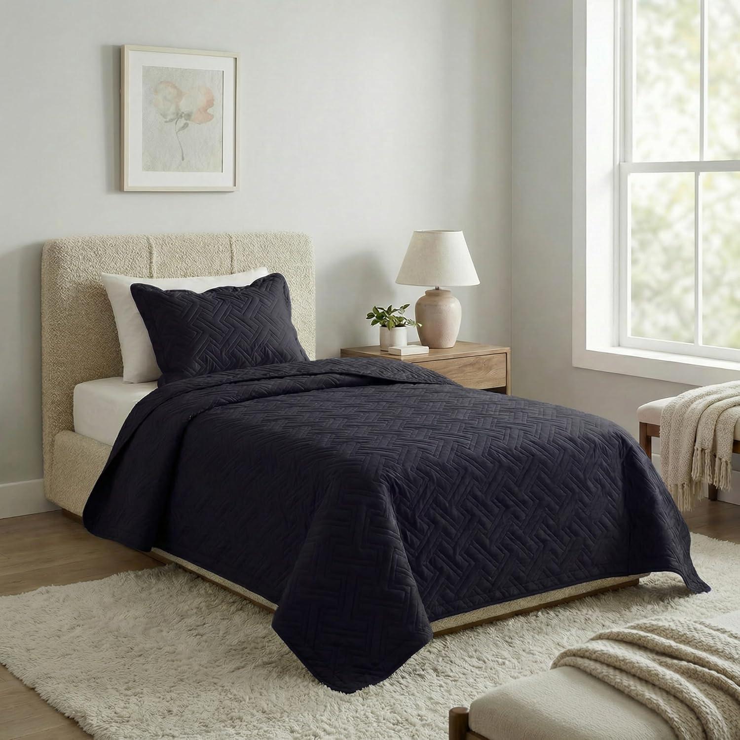 imageLavish Home 3Piece King Quilt Bedding Set Bedspread and 2 King Pillow Shams with Patriotic Star Pattern Lightweight Bed Set for All Seasons Soft Microfiber Coverlet StarsStripesBlack