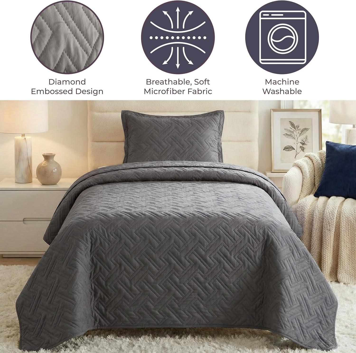 imageLavish Home 3Piece King Quilt Bedding Set Bedspread and 2 King Pillow Shams with Patriotic Star Pattern Lightweight Bed Set for All Seasons Soft Microfiber Coverlet StarsStripesGray