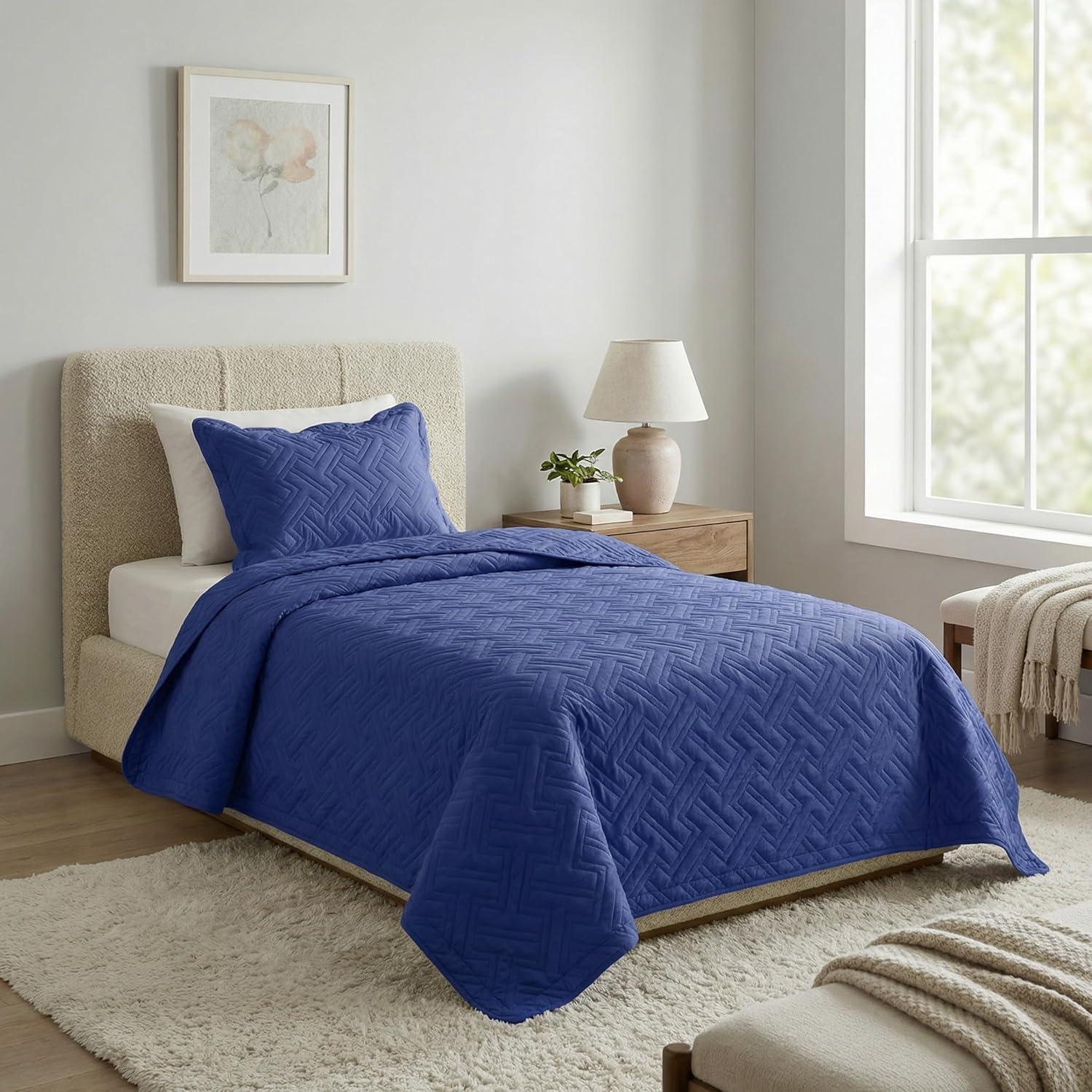 imageLavish Home 3Piece King Quilt Bedding Set Bedspread and 2 King Pillow Shams with Patriotic Star Pattern Lightweight Bed Set for All Seasons Soft Microfiber Coverlet StarsStripesBlue