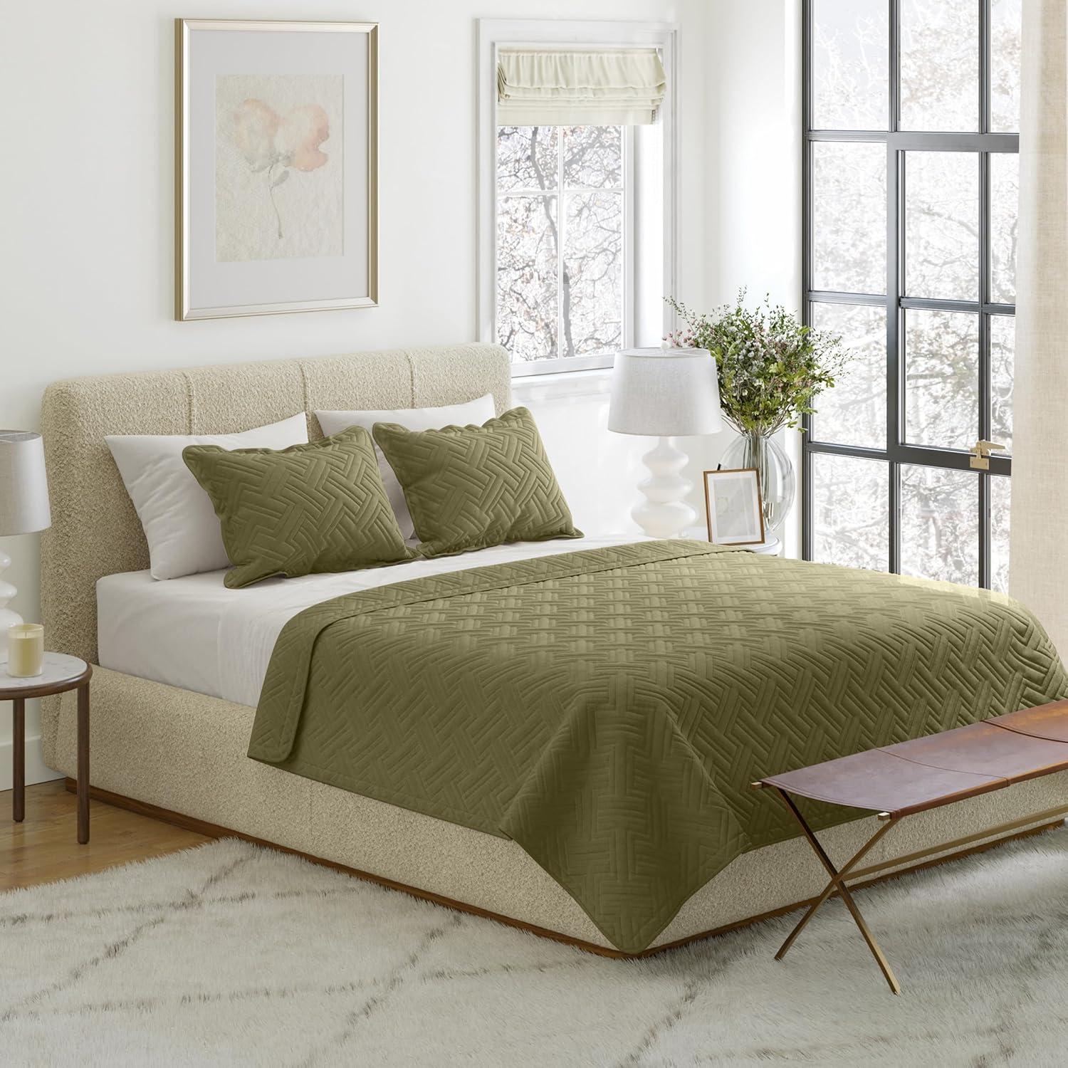 imageLavish Home 3Piece King Quilt Bedding Set Bedspread and 2 King Pillow Shams with Patriotic Star Pattern Lightweight Bed Set for All Seasons Soft Microfiber Coverlet StarsStripesOlive Green