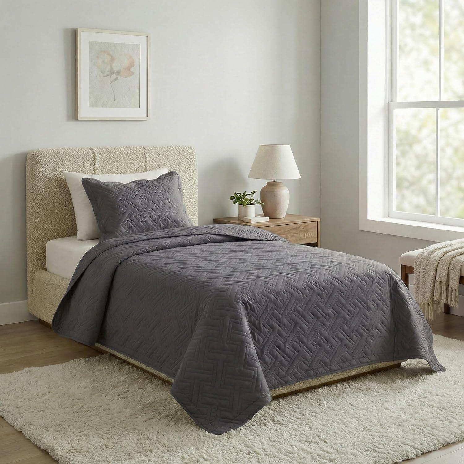 imageLavish Home 3Piece King Quilt Bedding Set Bedspread and 2 King Pillow Shams with Patriotic Star Pattern Lightweight Bed Set for All Seasons Soft Microfiber Coverlet StarsStripesGray