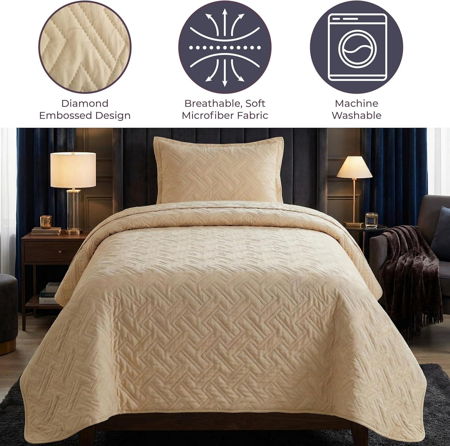 imageLavish Home 3Piece King Quilt Bedding Set Bedspread and 2 King Pillow Shams with Patriotic Star Pattern Lightweight Bed Set for All Seasons Soft Microfiber Coverlet StarsStripesNatural