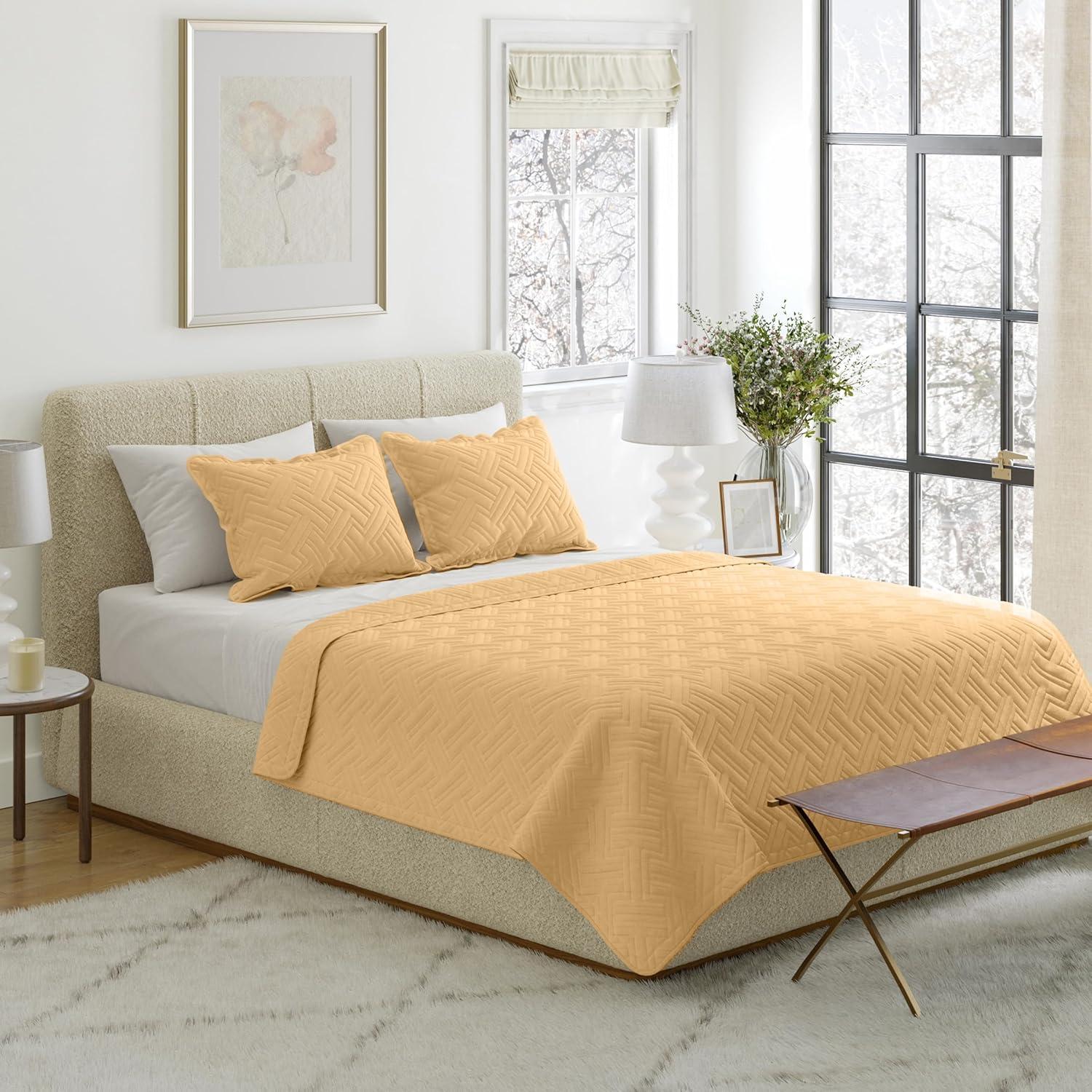 imageLavish Home 3Piece King Quilt Bedding Set Bedspread and 2 King Pillow Shams with Patriotic Star Pattern Lightweight Bed Set for All Seasons Soft Microfiber Coverlet StarsStripesMustard Yellow