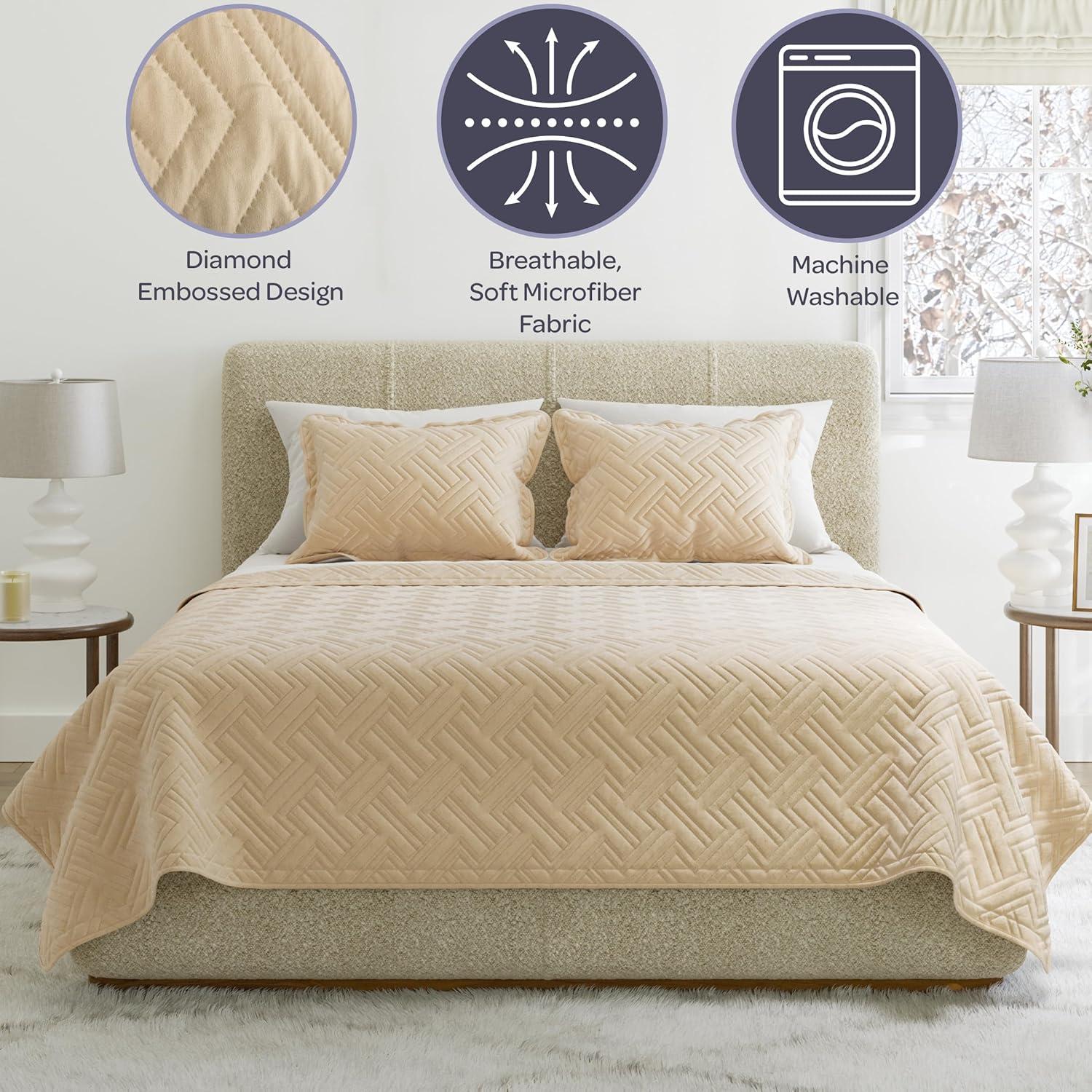 imageLavish Home 3Piece King Quilt Bedding Set Bedspread and 2 King Pillow Shams with Patriotic Star Pattern Lightweight Bed Set for All Seasons Soft Microfiber Coverlet StarsStripesNatural